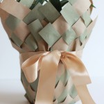 WEAVE-GIFT-WRAP-WITH-A-BOW