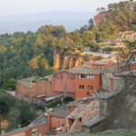 ROUSSILLON-TOWN-IN-FRANCE