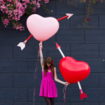 DIY-Giant-Cupids-Arrow-Balloons-600×900