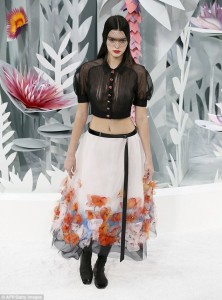 paper flowers Chanel couture
