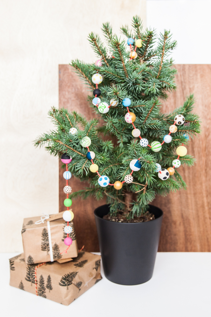 Diy Painted Wood Bead Garland The House That Lars Built