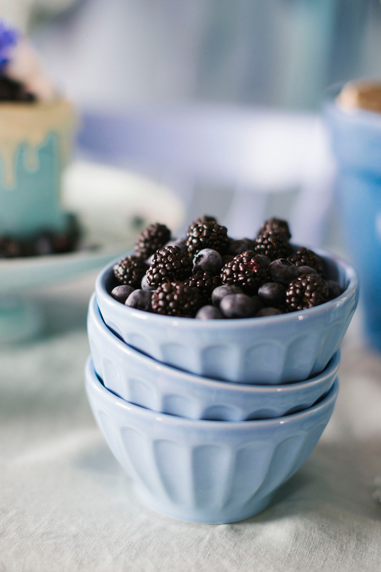 blackberries-in-blue-bowls-bridal-shower-bhldn-and-lars-9292