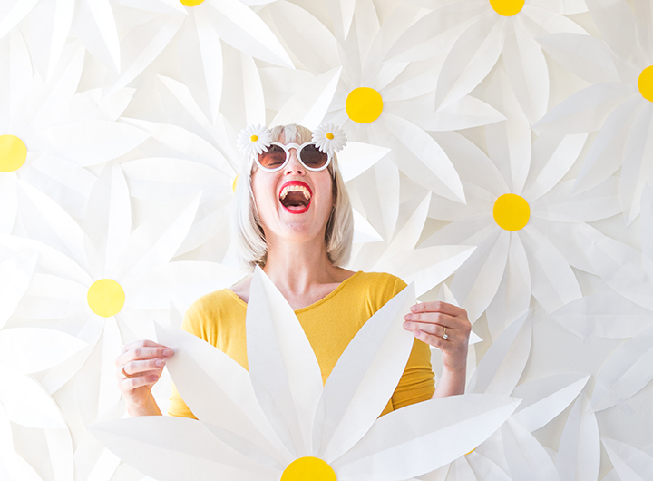 DIY Paper daisy backdrop and video
