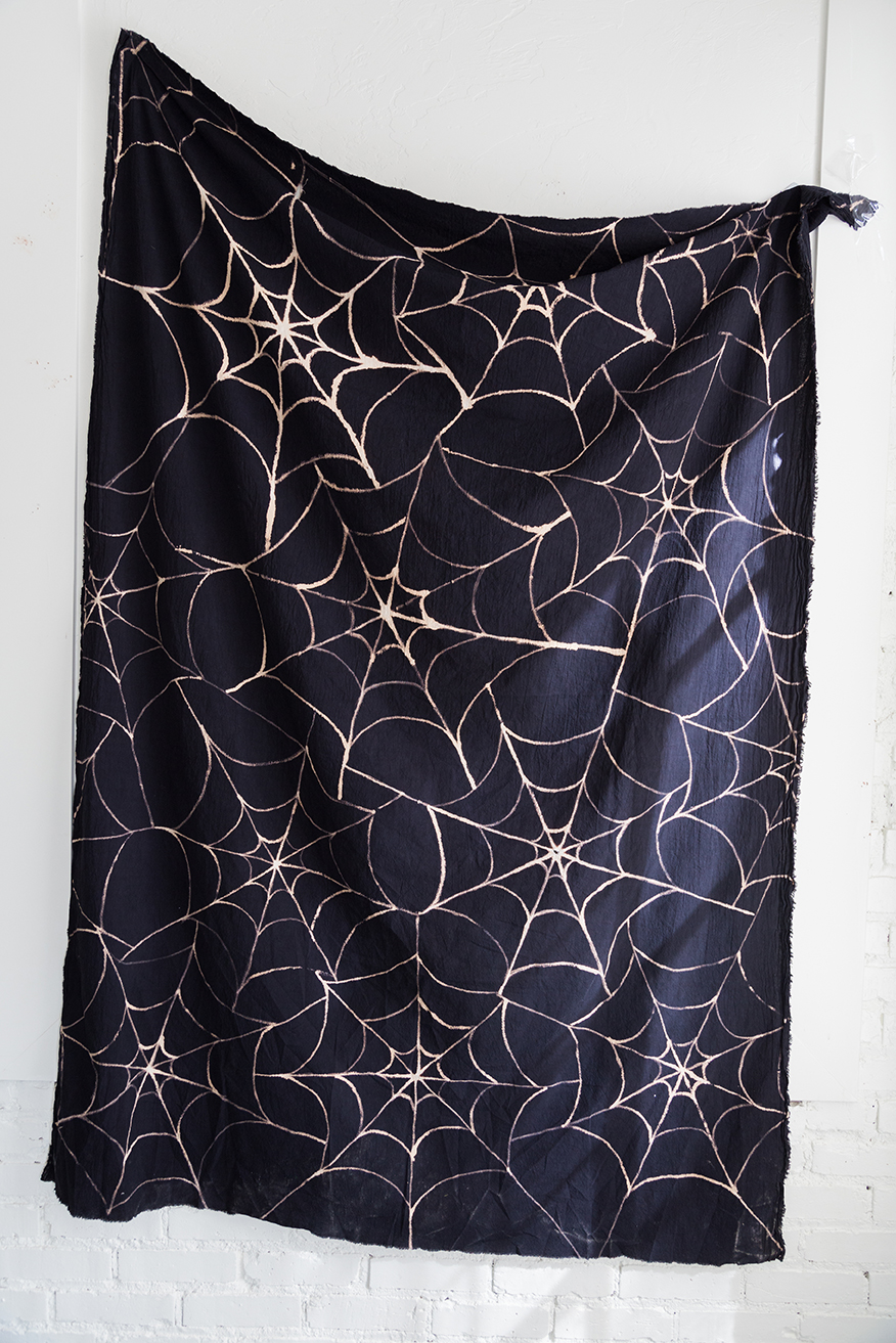 Spiderweb tablecloth DIY