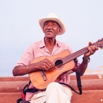 travel-to-cuba-man-guitar-2