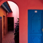 travel-to-cuba-pink-and-blue