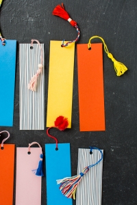 4 ways to decorate bookmarks