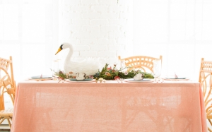 Swan a swimming tablescape-11