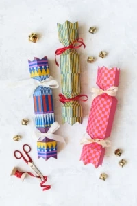 how to make Christmas poppers