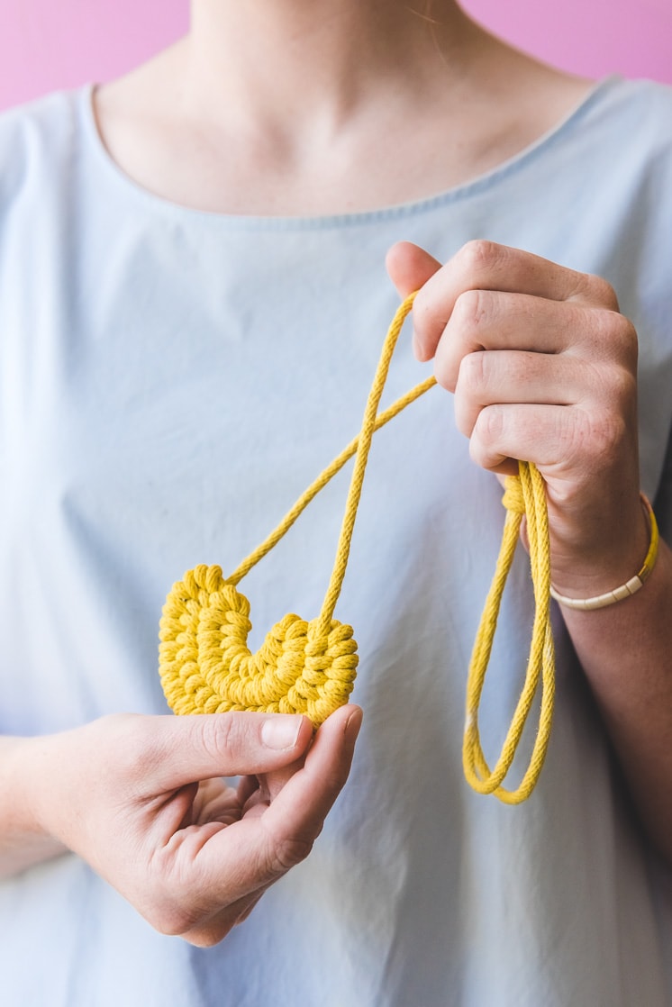 Crafts with anxiety-relieving textures rope necklace