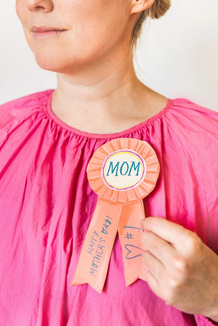 Mother's day activity pack for Mother's day gifts the kids can help with #1 mom ribbon