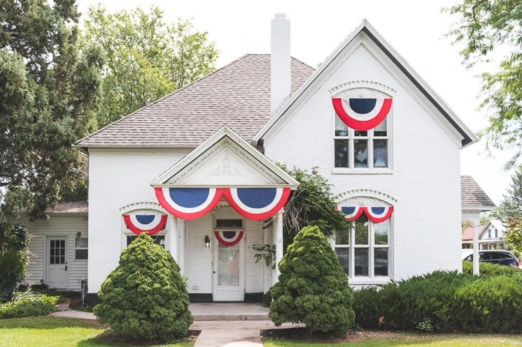 DIY Fourth of July Bunting with paper