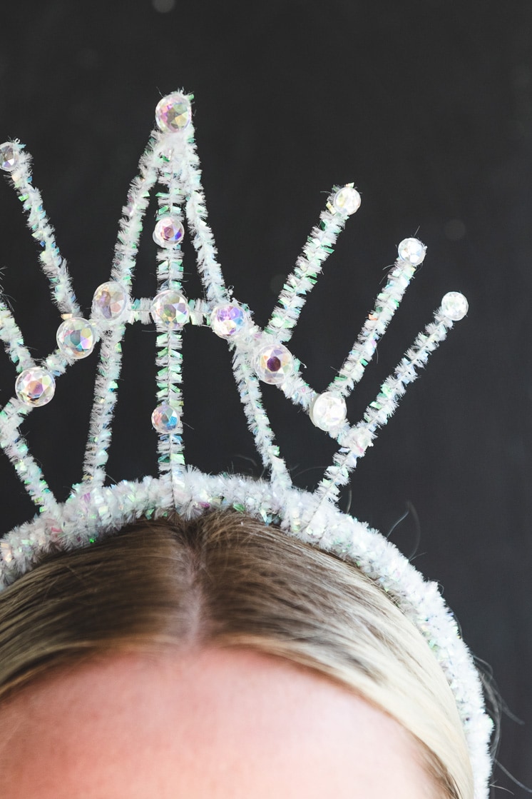 DIY pipe cleaner crown for a birthday party