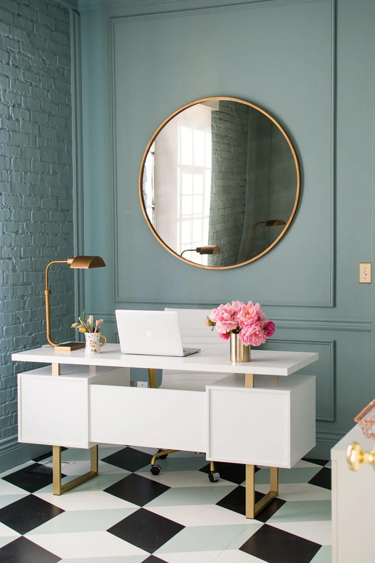 5 reasons mirrors are essential in decor