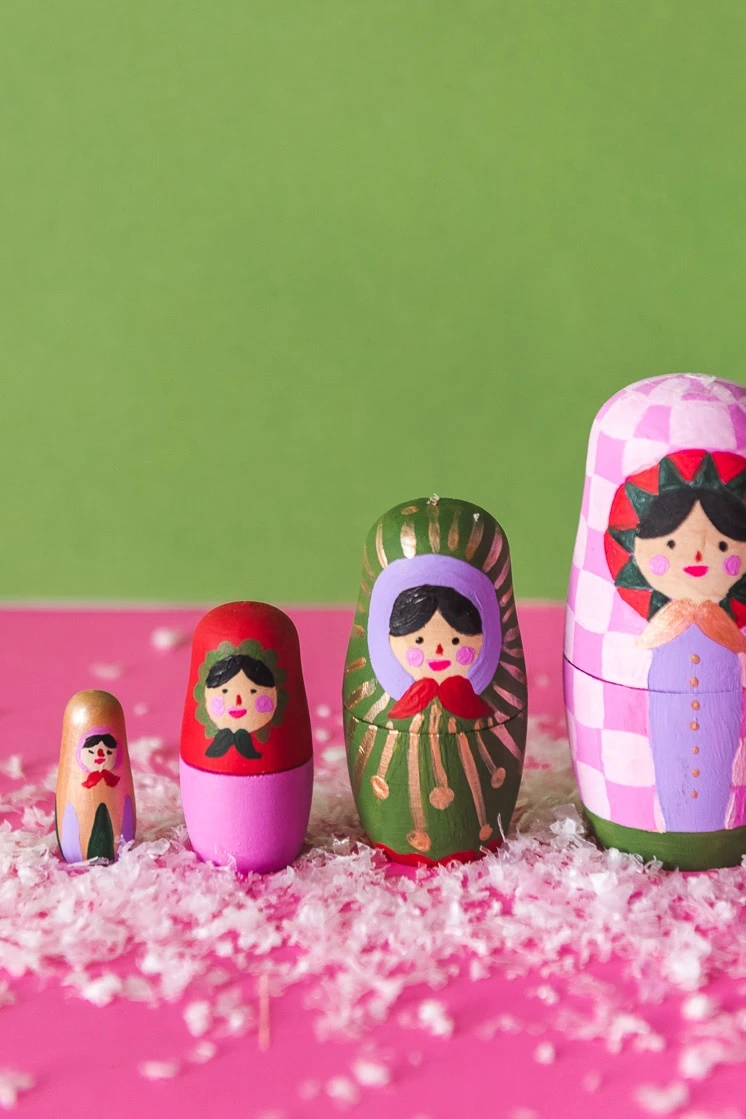 Christmas Painted Nesting Dolls (6 of 11)