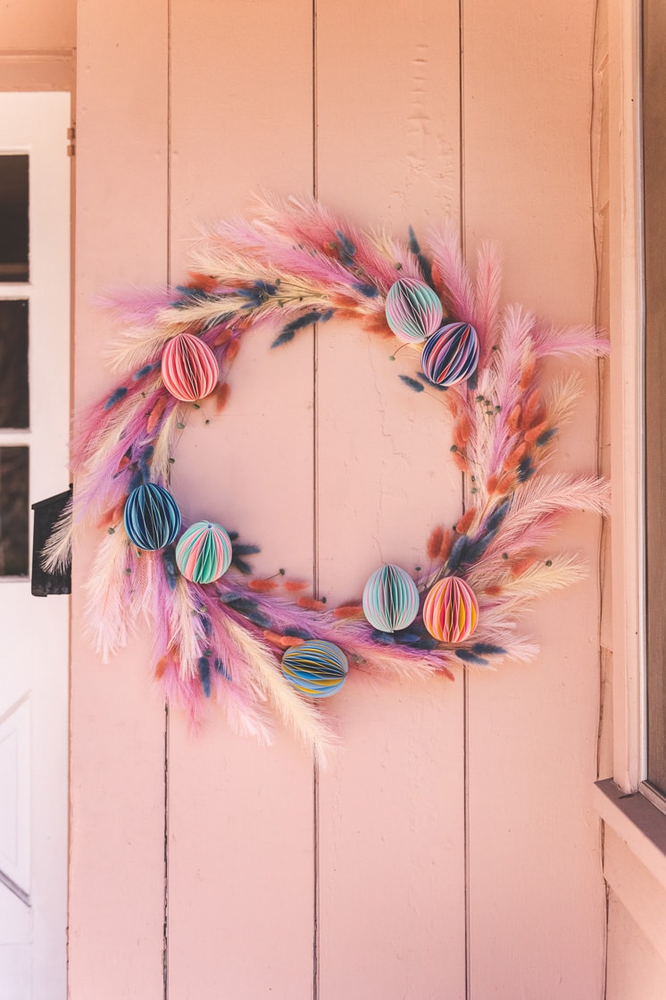 Step-by-step photos of Easter wreath construction