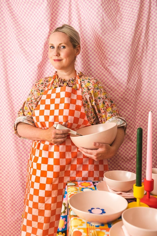Red& Pink Checkered Mother’s Day Apron – Funky Town Spoonflower Fabric Lars Collection (2 of 8)