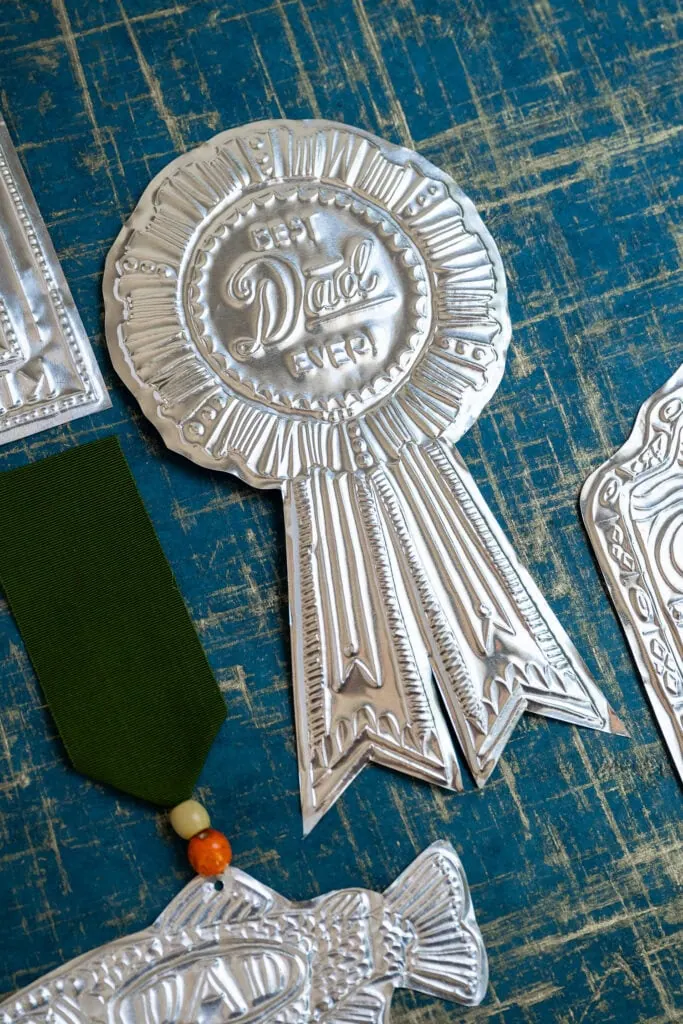 tin embossing on silver aluminium foil for Father's Day templates with a prize ribbon shape