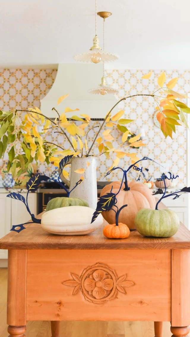 I got a lot of questions about the whimsical pumpkin centerpieces I made for our Thanksgiving paper good collection with @bonjourfete so I decided to do a tutorial. You can find the full instructions on TheHouseThatLarsBuilt.com but let me know if you have any questions! Would you try this? Link in bio! #larsmakes #larsgivesthanks