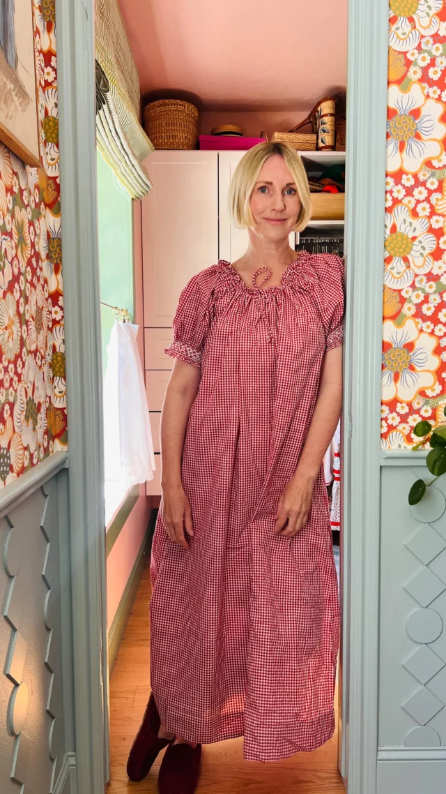 While I adore wearing dresses, my secret is that I haven’t been much of a nightgown girl until recently. But now, game over. There’s so many good ones and these two are 💯. Comment NIGHTGOWN for the link to shop. Anyone else into wearing nightgowns?