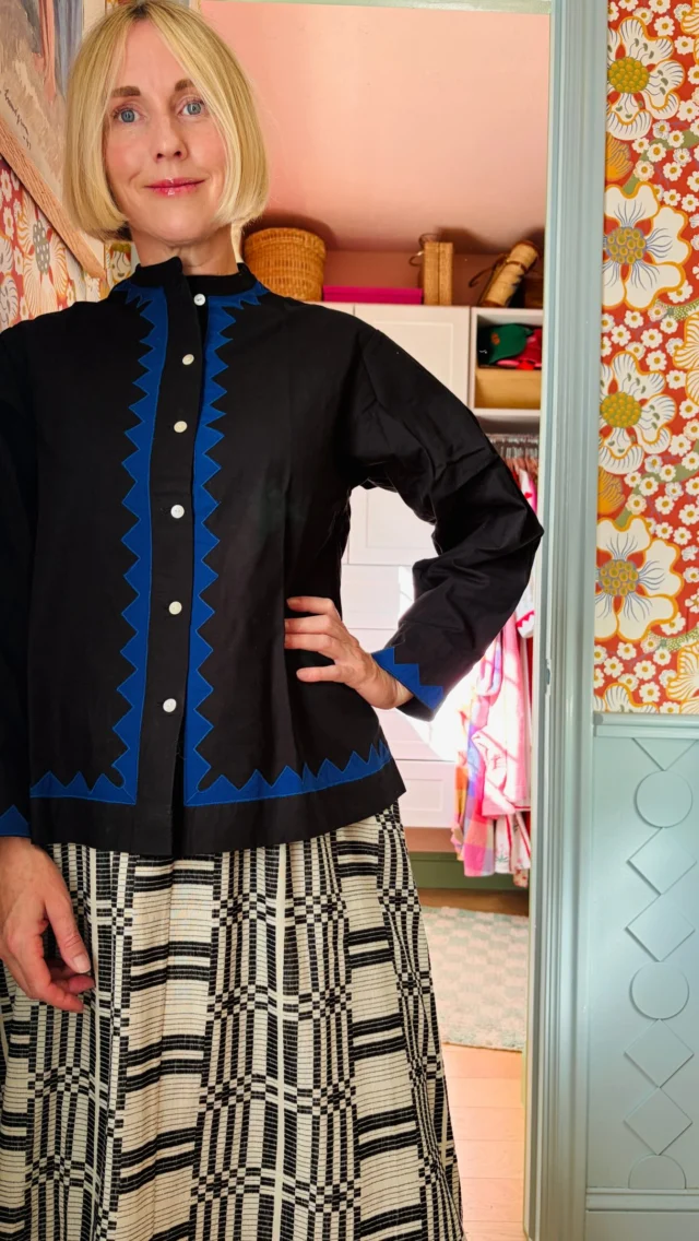 While I’m in a fabric kick, I wore my @omgnikkic set (made from our @fableism fabric) so much this summer that I got the rest of my collection so I can wear it as we transition into fall/winter and I love how layerable the pieces are. I’ve already worn them every day since I got them. And some of the pieces are on sale. Comment SET for the links.